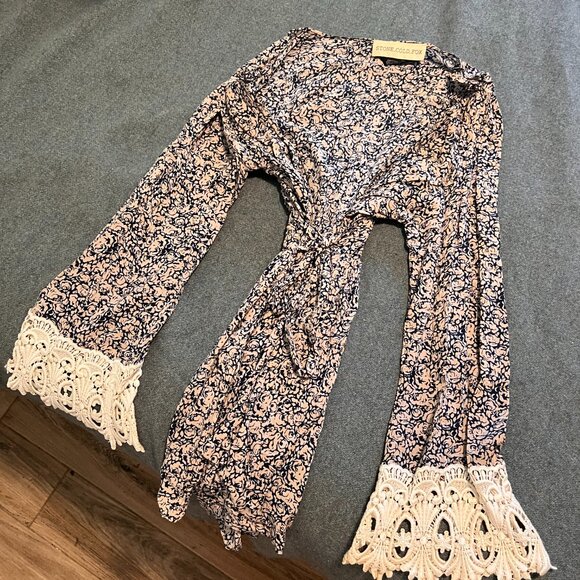 Stone Cold Fox Lace, Silk Robe - Picture 2 of 5